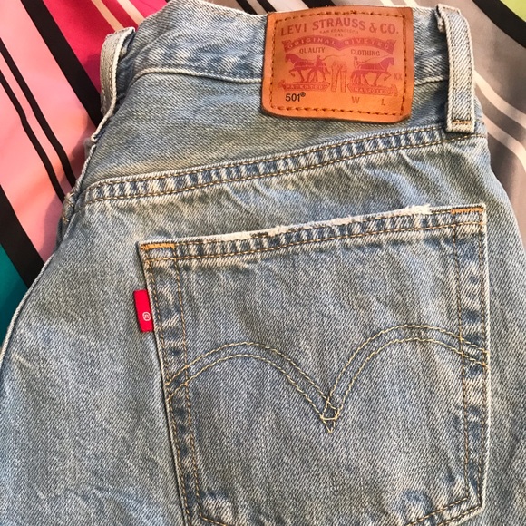 Levi’s 501® Original Cropped Jeans
WATERLESS - Picture 6 of 6